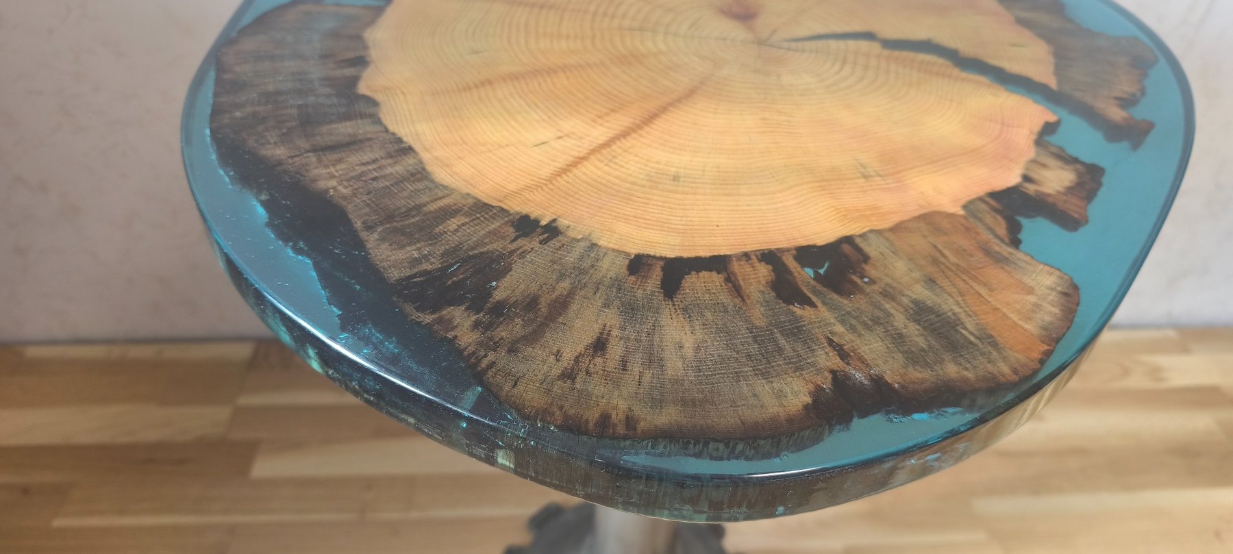 ORIGIN resin and wood detail